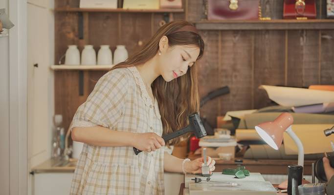 Make Your Own Miniature Cactus Plant Using Leather in Daegu