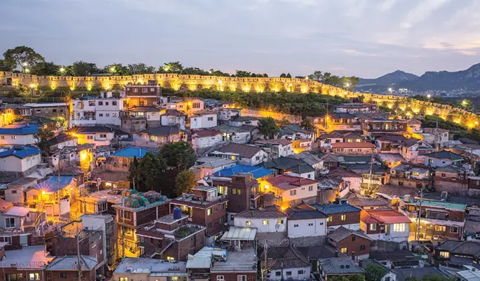 Changgyeonggung Palace (+ Naksan Park/ Gwangjang Market) Night Walking Tour