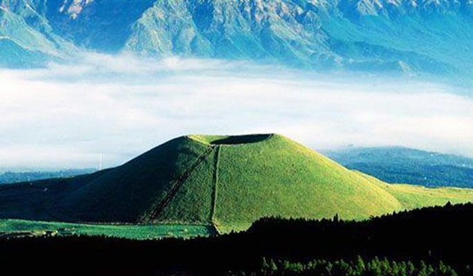 Aso Volcano & Kusa Senri & Dazaifu Tenmangu Shrine & Kumamoto Castle 1-Day Tour From Fukuoka