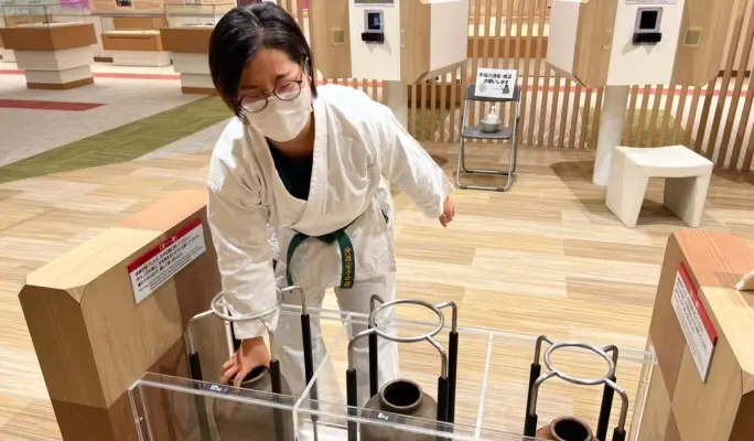 Karate Experience in Okinawa - Break a Tile