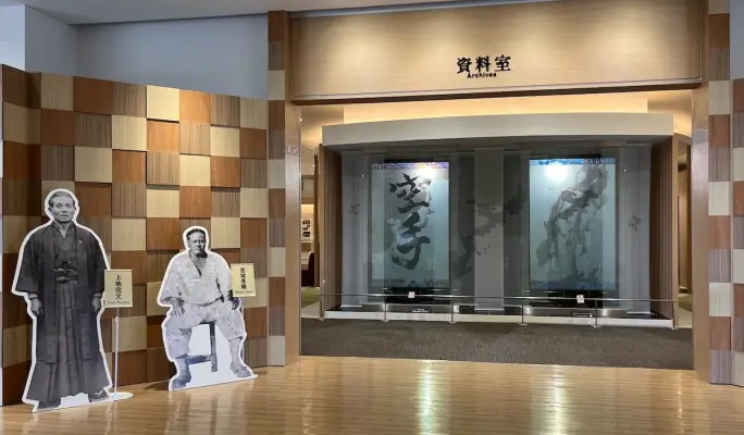 Karate Experience in Okinawa - Break a Tile