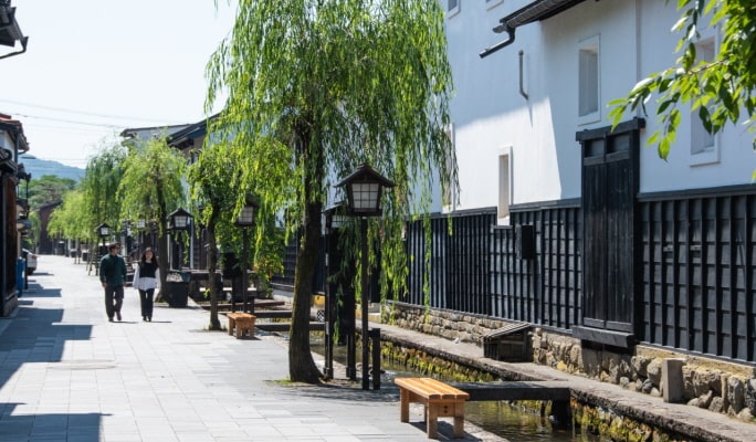 Hida Furukawa Walk & Eat Bus Tour in Gifu