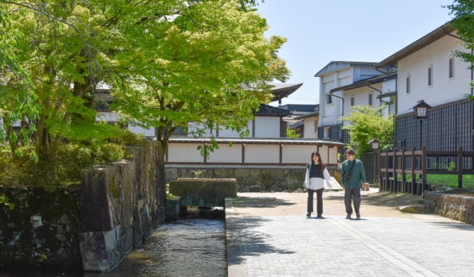 Hida Furukawa Walk & Eat Bus Tour in Gifu