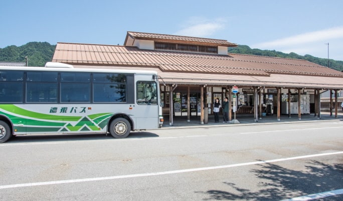 Hida Furukawa Walk & Eat Bus Tour in Gifu