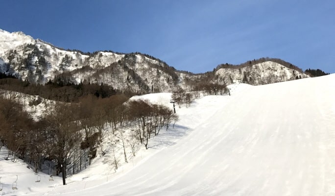 Hyounosen Ski Resort: 1 Day Lift Pass & Shuttle Bus Package from Osaka
