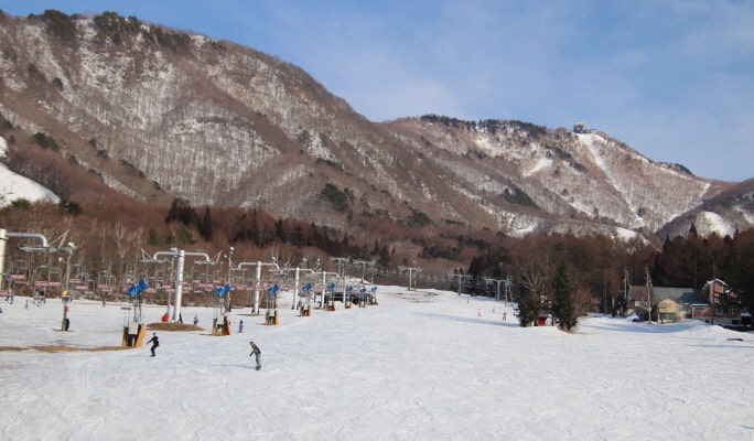 Kitashiga Komaruyama Ski Resort 2D1N/3D2N Ski/Snowboard Tour From Tokyo