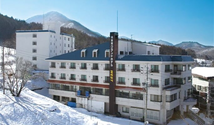 Kitashiga Komaruyama Ski Resort 2D1N/3D2N Ski/Snowboard Tour From Tokyo