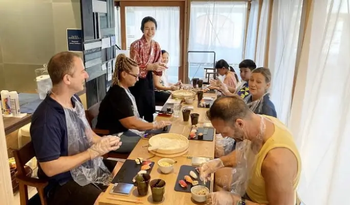 Kyoto Private Walking Tour &  Sushi Making Experience with Licensed Guide