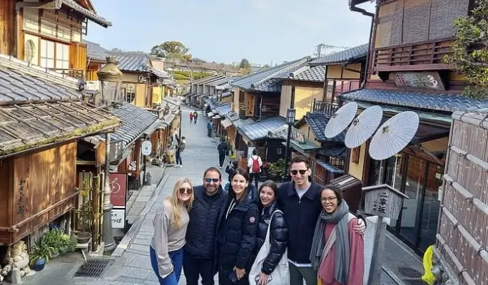 Kyoto Private Walking Tour &  Sushi Making Experience with Licensed Guide