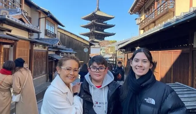 Kyoto Private Walking Tour &  Sushi Making Experience with Licensed Guide