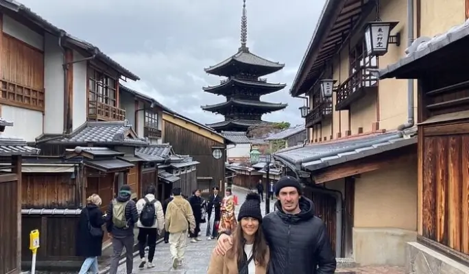 Kyoto Private Walking Tour &  Sushi Making Experience with Licensed Guide