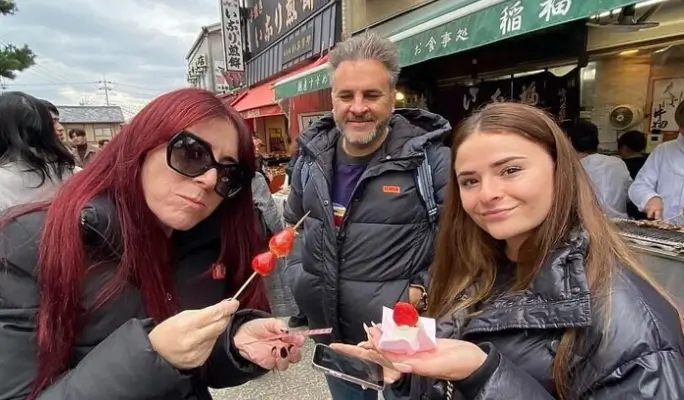 Kyoto Private Walking Tour &  Sushi Making Experience with Licensed Guide
