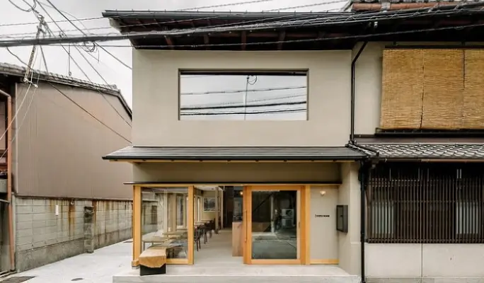 Kyoto Private Walking Tour &  Sushi Making Experience with Licensed Guide