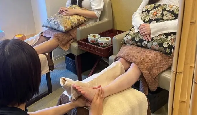 Kyoto Private Walking Tour & Foot Spa Experience with Licensed Guide