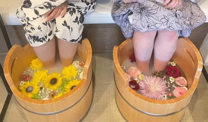 Kyoto Private Walking Tour & Foot Spa Experience with Licensed Guide