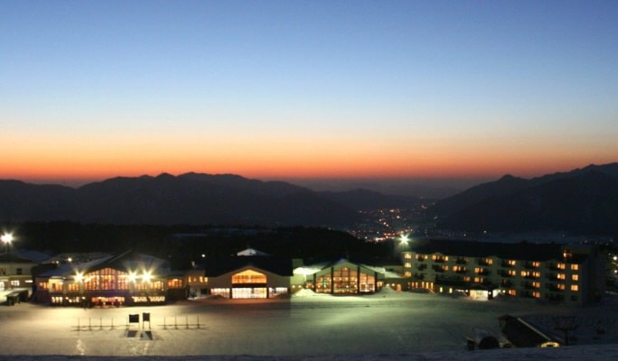 SKIJAM Katsuyama Resort: 1 Day Lift Pass & Shuttle Bus Package from Osaka
