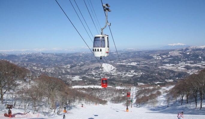 Takasu Snow Park: 1 Day Lift Pass & Shuttle Bus Package from Nagoya (+Equipment/Clothing Rental)