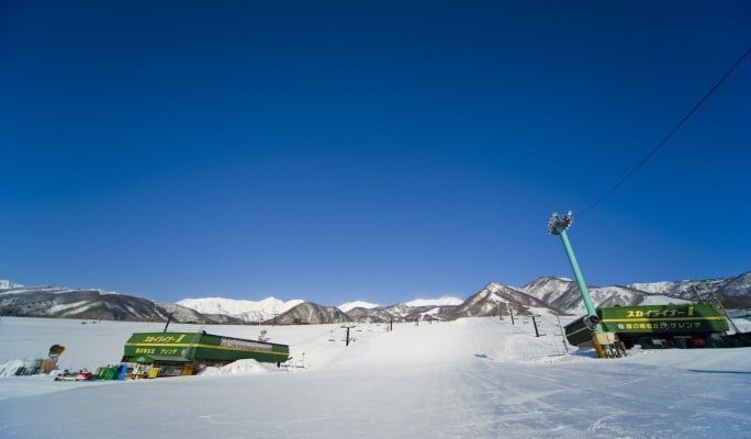 Tsugaike Kogen Ski Resort: 1-Day Lift Pass + Equipment/Clothes Rental Package