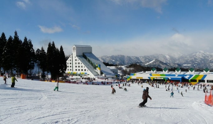 Washigatake Ski Resort: 1 Day Lift Pass & Shuttle Bus Package from Osaka