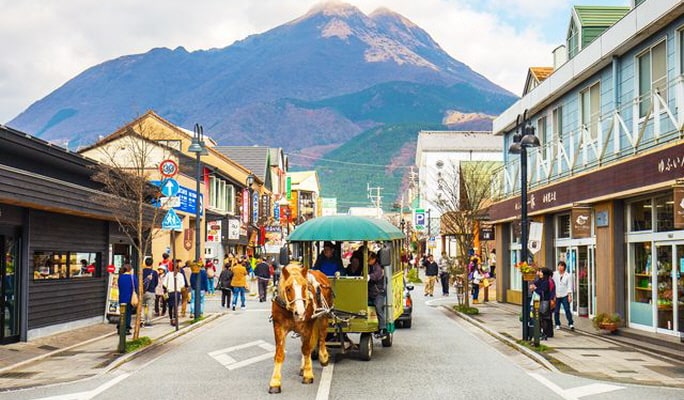 Yufuin & Kyushu Natural Animal Park & Beppu Jigoku 1-Day Tour from Fukuoka