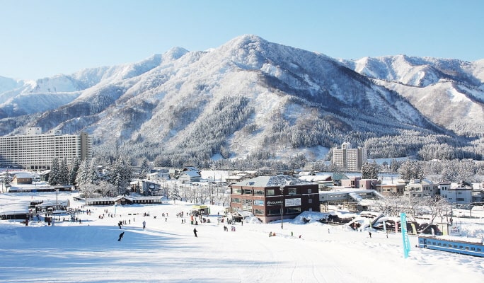 湯澤中里滑雪度假村１日纜車通票＋裝備 / 服裝租賃套餐