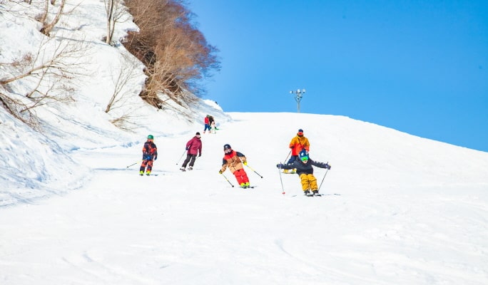 湯澤中里滑雪度假村１日纜車通票＋裝備 / 服裝租賃套餐