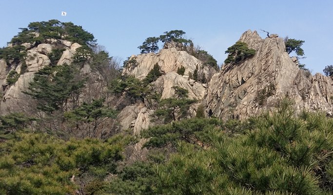 [Trazy Local Host] Seoul Hiking & Rock Climbing Tour - Mt. Bukhansan/Gwanaksan