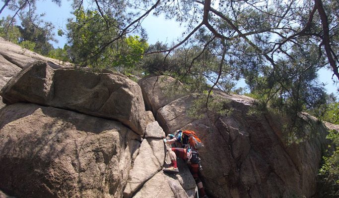 [Trazy Local Host] Seoul Hiking & Rock Climbing Tour - Mt. Bukhansan/Gwanaksan