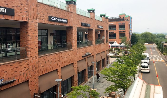 Onemount Snow Park + Paju Premium Outlet 1 Day Tour