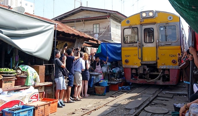 Maeklong Railway Market & Amphawa Floating Market Tour (+Firefly Observation)