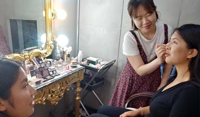 K-Beauty: 1 Day Makeup Class/Professional Makeup Service in Hongdae
