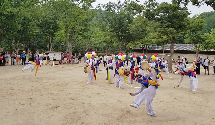Milk Cow Farm + Peach Farm + Korean Folk Village 1 Day Tour (~Oct 12)
