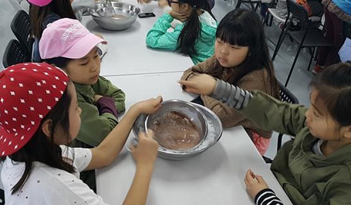 Milk Cow Farm + Peach Farm + Korean Folk Village 1 Day Tour (~Oct 12)