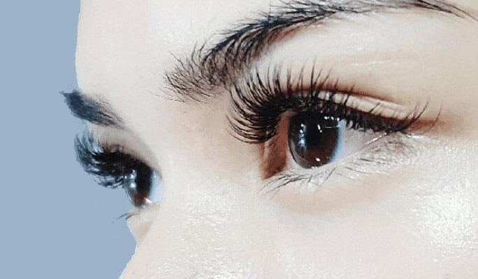 K-Beauty: Eyelash Extension in Seoul by an English Speaking Beautician