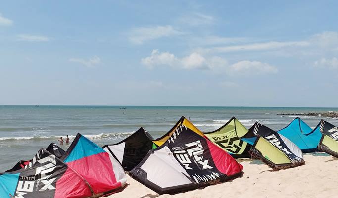 Mui Ne Kiteboarding & Stand Up Paddle Boarding Experience (Lesson/Equipment Rental)