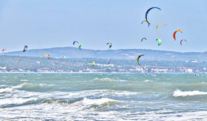 Mui Ne Kiteboarding & Stand Up Paddle Boarding Experience (Lesson/Equipment Rental)