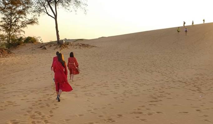 Mui Ne Sand Dunes + Fairy Springs + Fishing Village Jeep Sunrise/Sunset Tour (Join-in/Private)(+Sand Dune Jeep Ride Option)