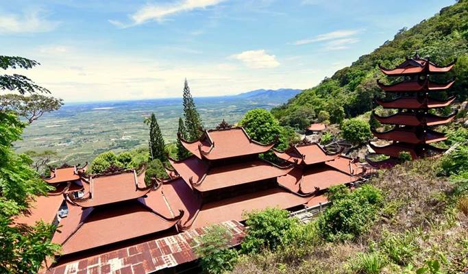 Mui Ne Ta Cu Mountain + Poshanu Cham Towers + Dragon Farm + Phan Thiet Market Private Jeep Tour (Half Day)