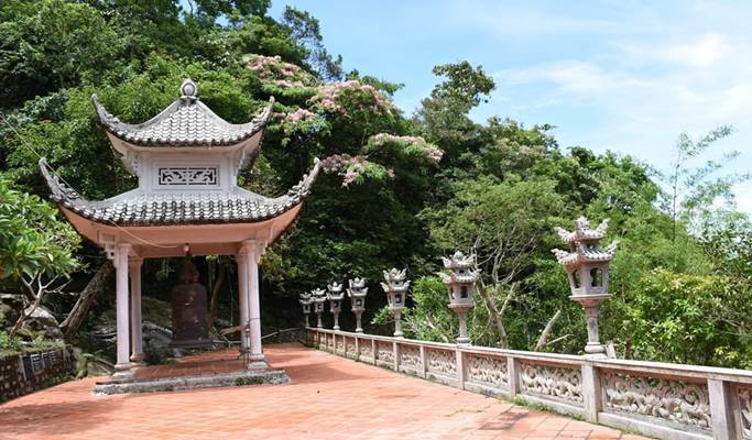 Mui Ne Ta Cu Mountain + Poshanu Cham Towers + Dragon Farm + Phan Thiet Market Private Jeep Tour (Half Day)