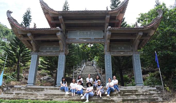 Mui Ne Ta Cu Mountain + Poshanu Cham Towers + Dragon Farm + Phan Thiet Market Private Jeep Tour (Half Day)