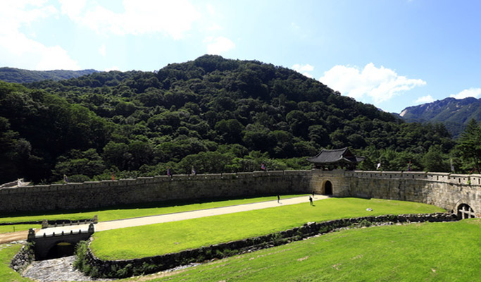 Gyeongbuk Mungyeongsaejae Provincial Park Trekking Tour from Seoul (Barefoot Available/ 'Kingdom' Filming Site)