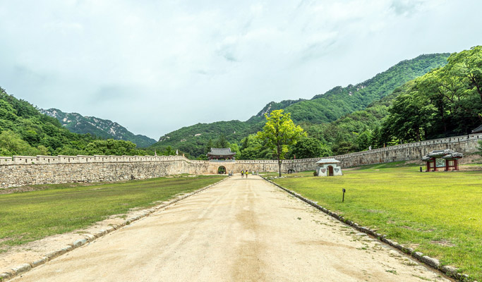 Gyeongbuk Mungyeongsaejae Provincial Park Trekking Tour from Seoul (Barefoot Available/ 'Kingdom' Filming Site)