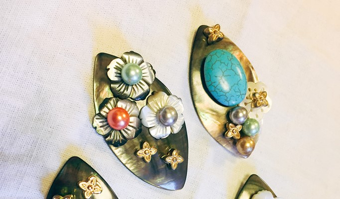 Traditional Mother-of-Pearl Lacquerware Craft Experience