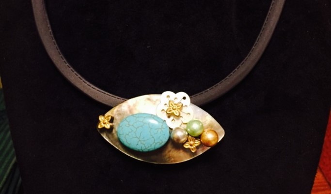 Traditional Mother-of-Pearl Lacquerware Craft Experience