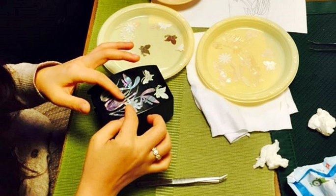 Traditional Mother-of-Pearl Lacquerware Craft Experience