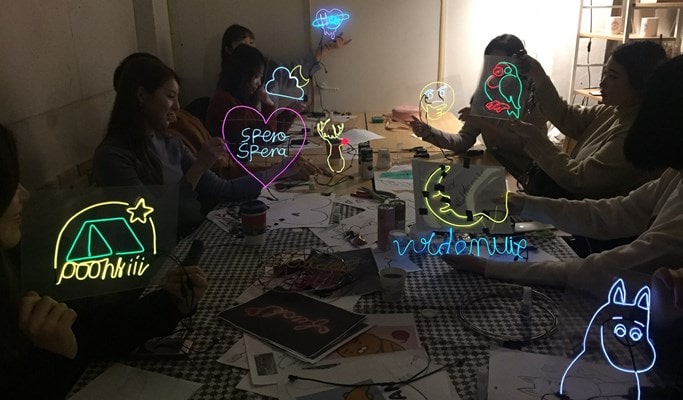 neon light making class