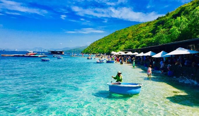 Nha Trang Bay Island Hopping Tour (+ Lunch/Snorkeling)(+ Water Activity Options)