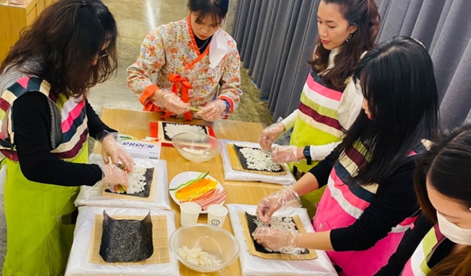 Nijimori Studio + Korean Culture Experience Tour (+ Laveniche/ Majang Lake/ Shinsegae Outlet)