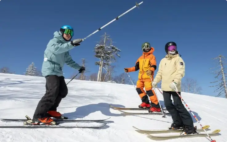 Premium private group ski lesson in Niseko.