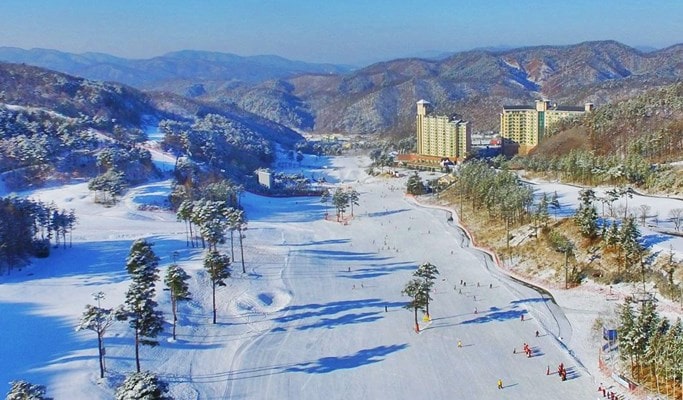 Oak Valley Ski Resort: 1 Day Ski/Snowboard Tour - Trazy, Korea's #1 ...